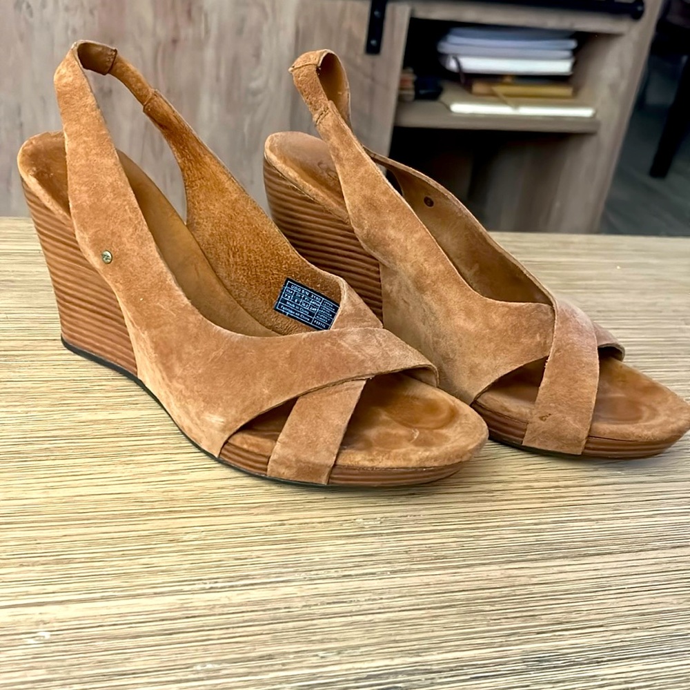 UGG Women's Hazel II Carmel Suede Slingback Stacked Wood Wedge Sandal size 7.5